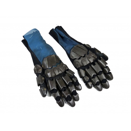 Vicker's  (Charlize Theron) Gloves