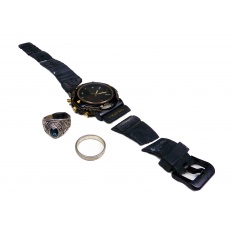 Set de Reloj y Anillos 'Hero' de Jo (Helen Hunt)